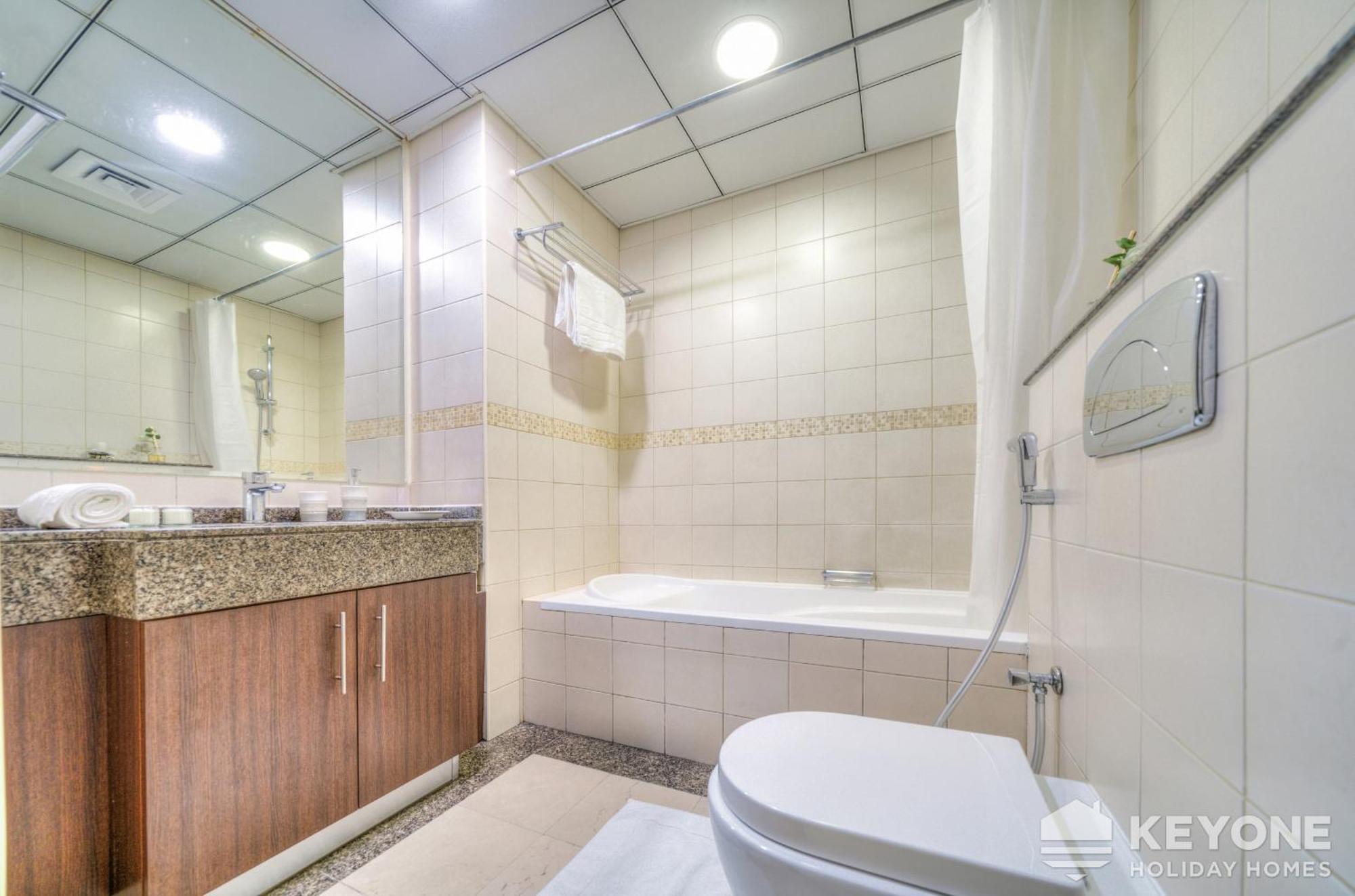 Contemporary One Bedroom With Full Marina View Апартаменты *