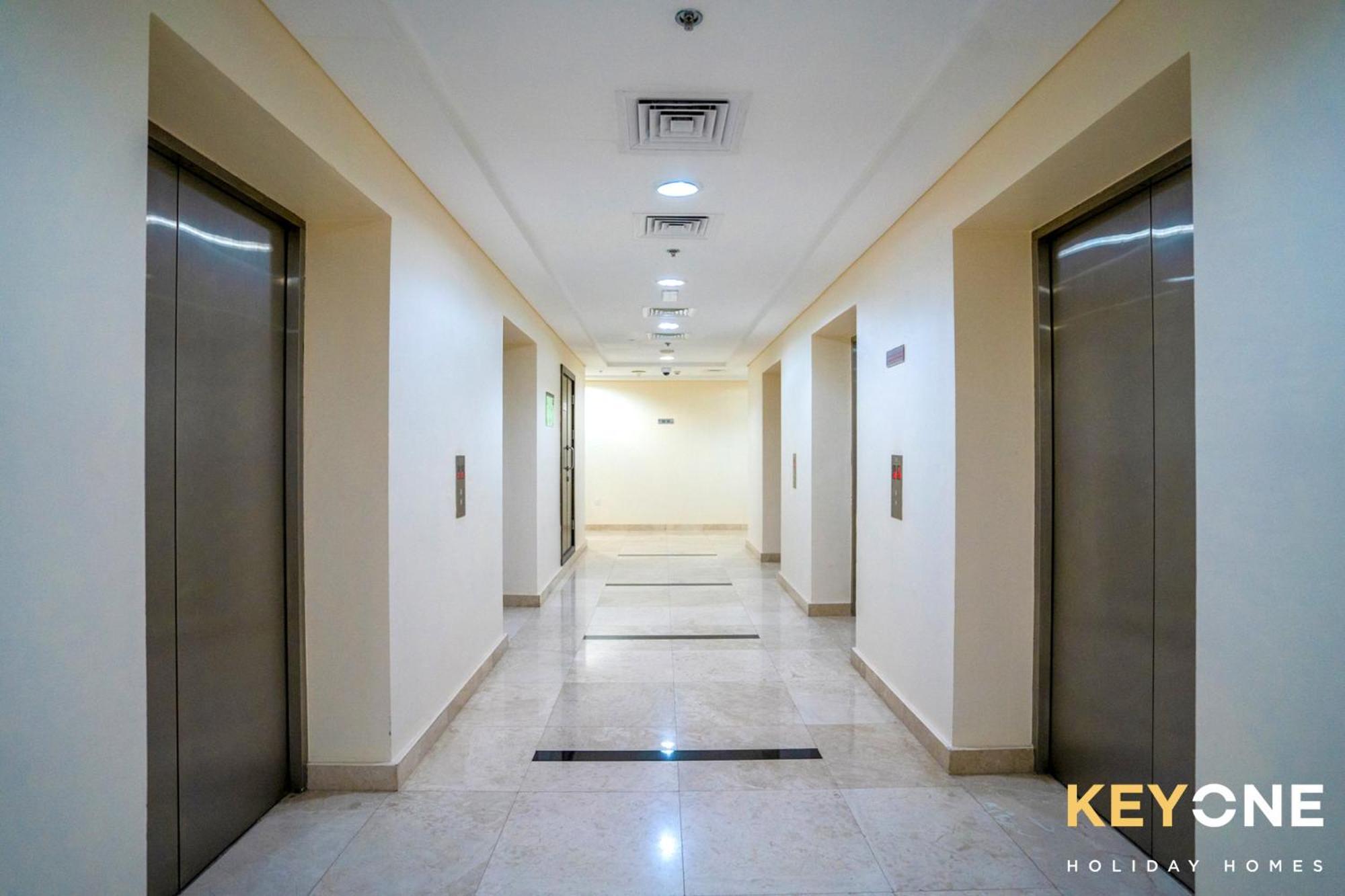 Contemporary One Bedroom With Full Marina View * Дубай