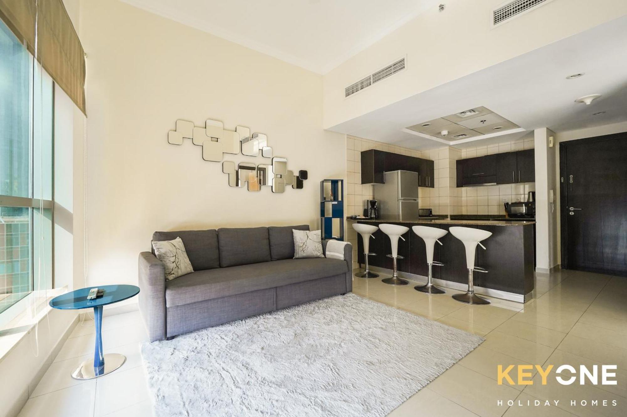Contemporary One Bedroom With Full Marina View Апартаменты