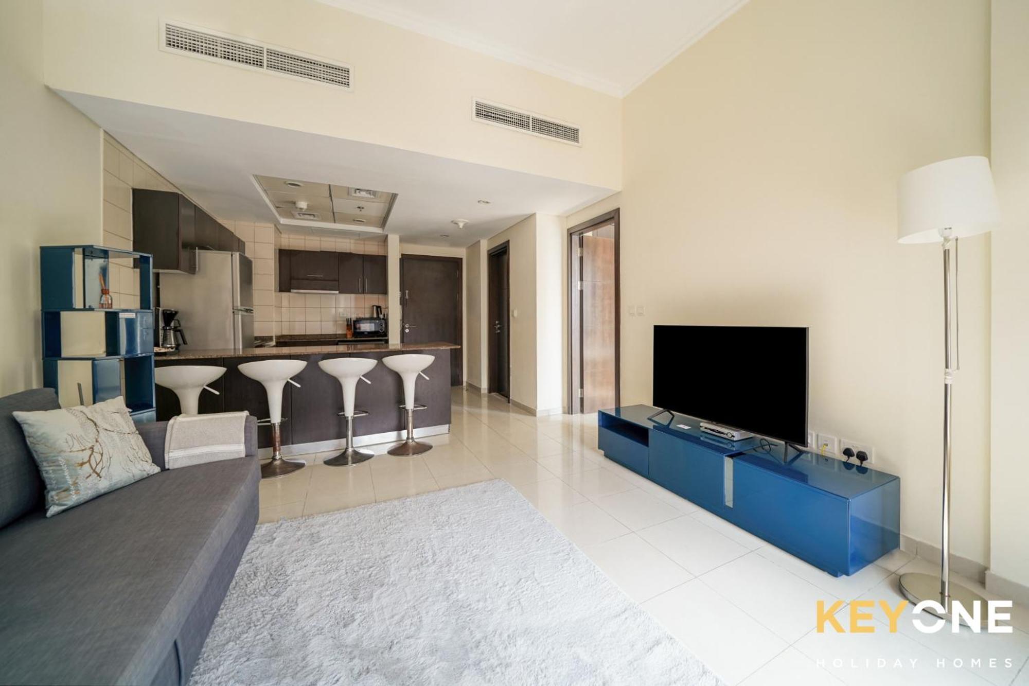 Contemporary One Bedroom With Full Marina View * Дубай